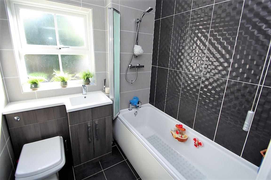 Trenthams Close, Purley On Thames, Reading